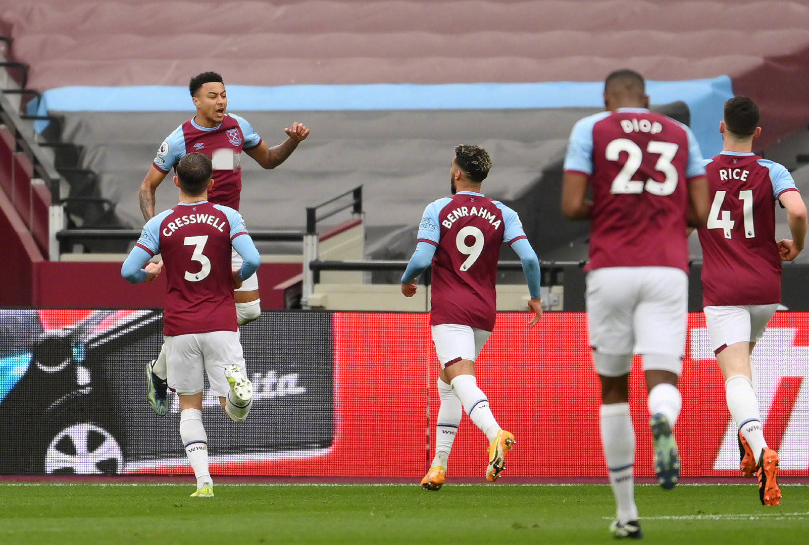 足球市场的 足球市场的